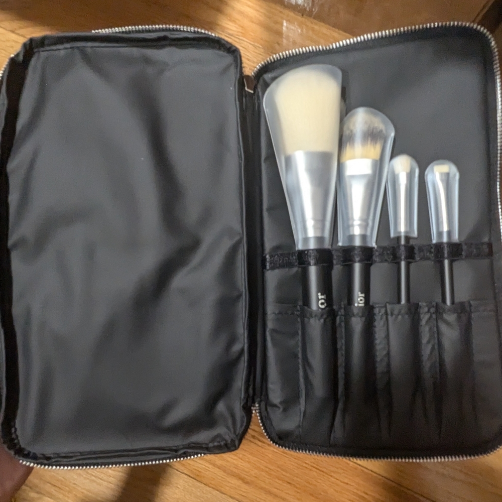 NEW IN BOX DIOR BACKSTAGE BRUSH SET & COSMETIC CASE - Picture 6 of 9